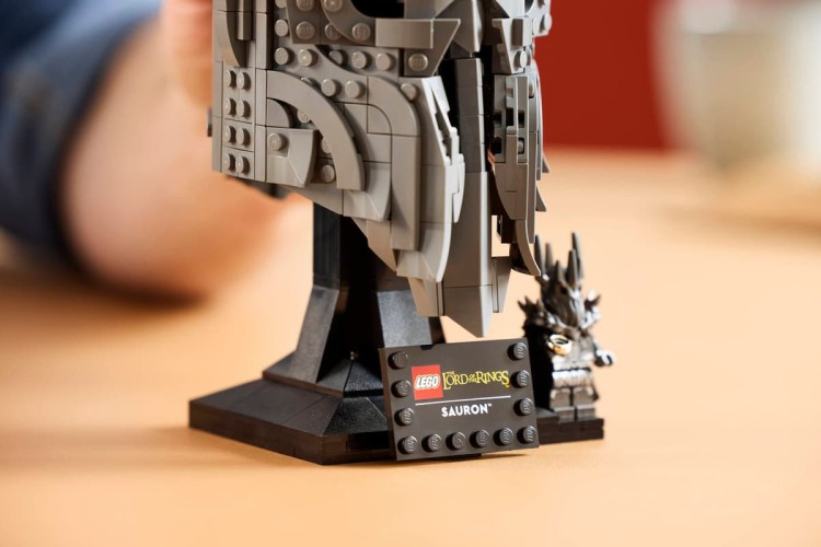 Klocki LEGO Icons 11373 Władca pierścieni: Hełm Saurona