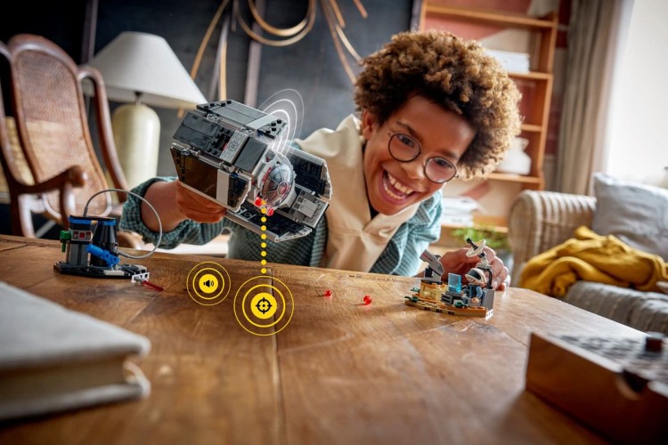 Klocki LEGO Star Wars 75421 SMART Play™: Myśliwiec TIE™ Dartha Vadera