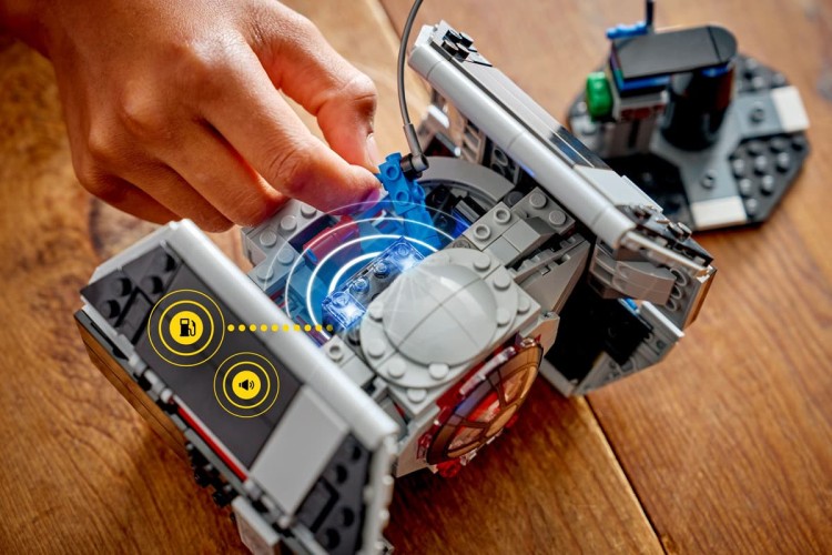 Klocki LEGO Star Wars 75421 SMART Play™: Myśliwiec TIE™ Dartha Vadera